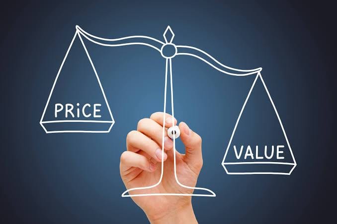 How to price a product: hand drawing a balance scale weighing price against value